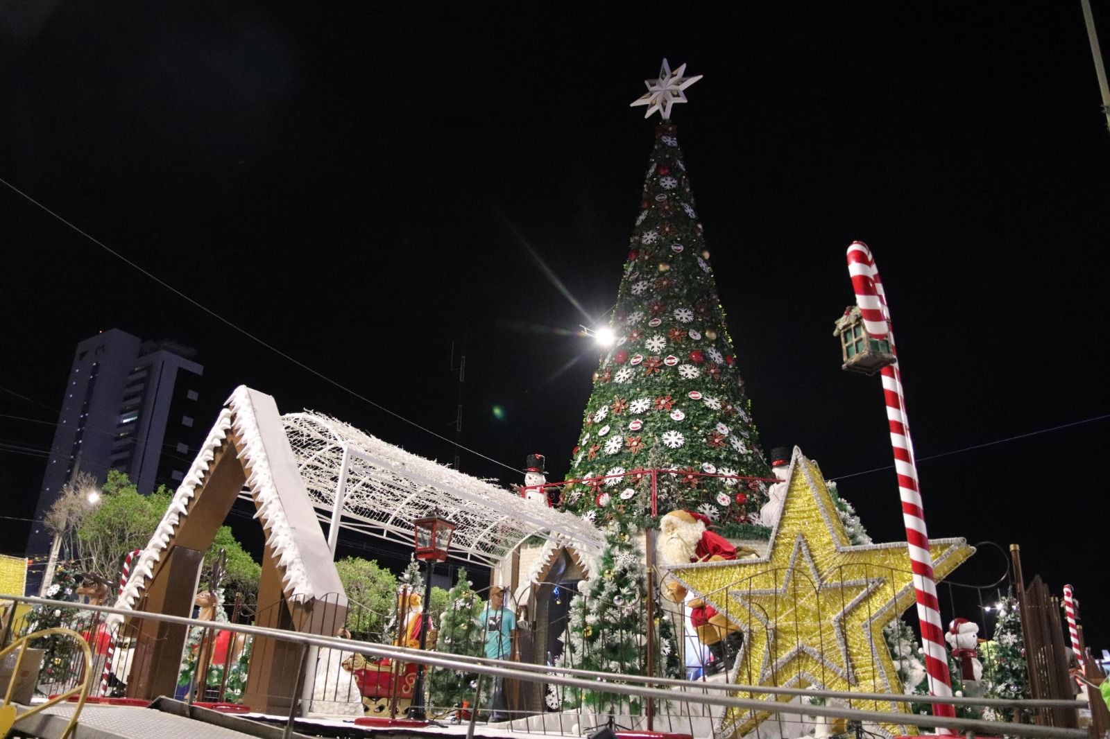 Petrolina lança Natal Luz 2025 com decoração inspirada na neve 