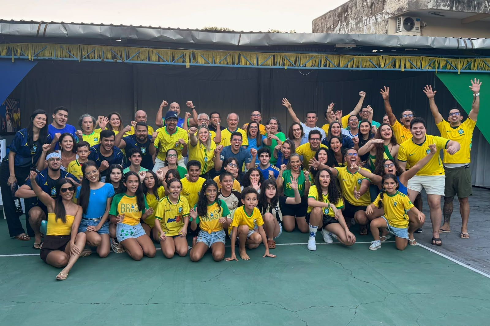 Família com mais de 80 pessoas mantém tradição que atravessa gerações na torcida pelo Brasil na Copa do Mundo: 'união'