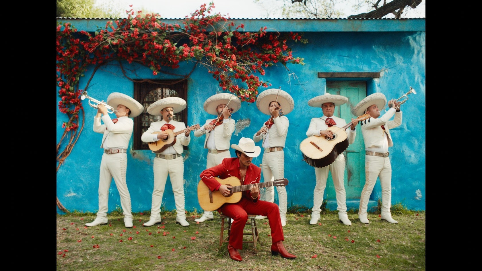 muvi-deskkk Em disco novo, Bruno Mars visita raízes latinas e prova ser mestre em trilha de festas de casamento
