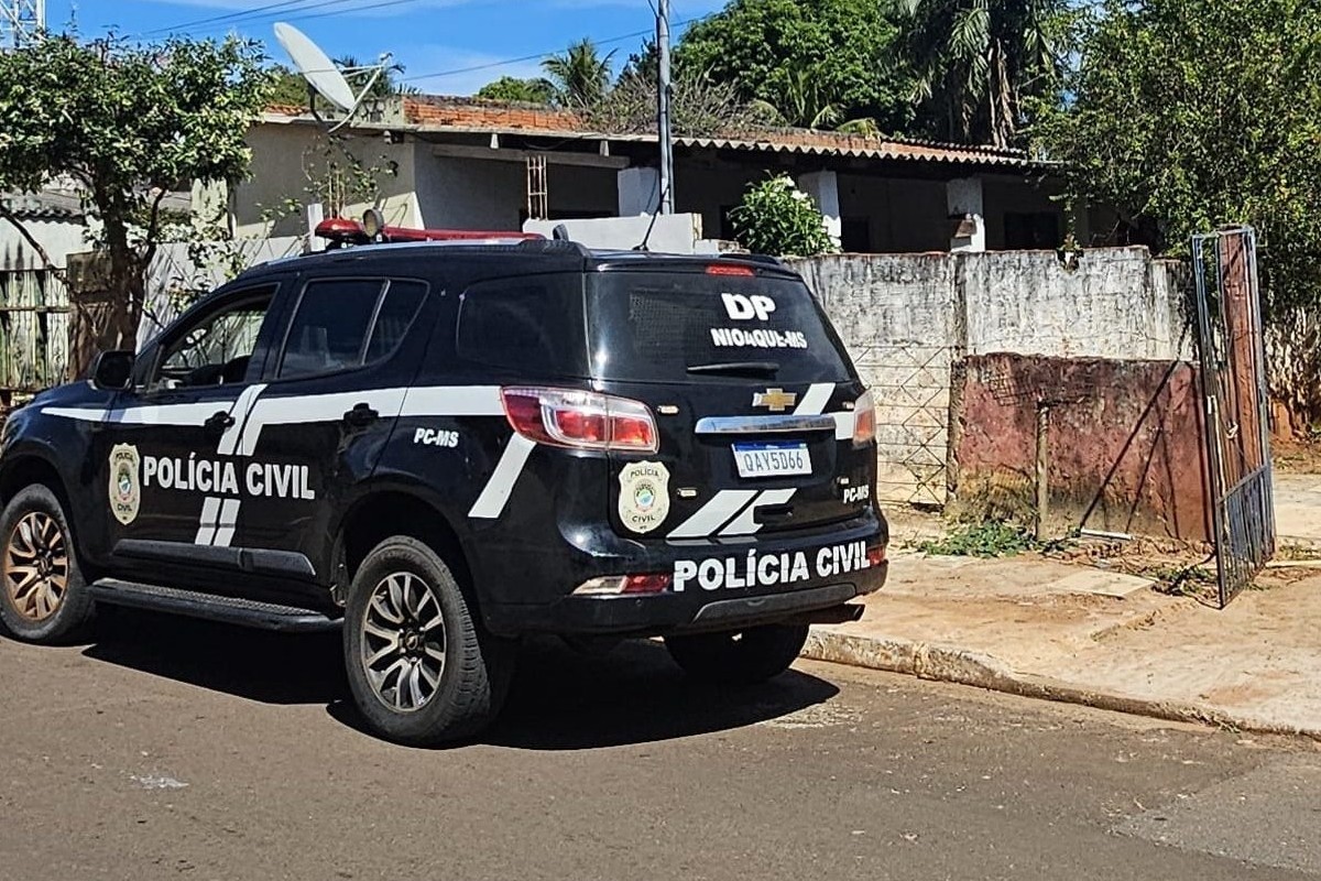 Suspeito foge após matar esposa com tiros na cabeça e vizinho a facadas em bar de MS
