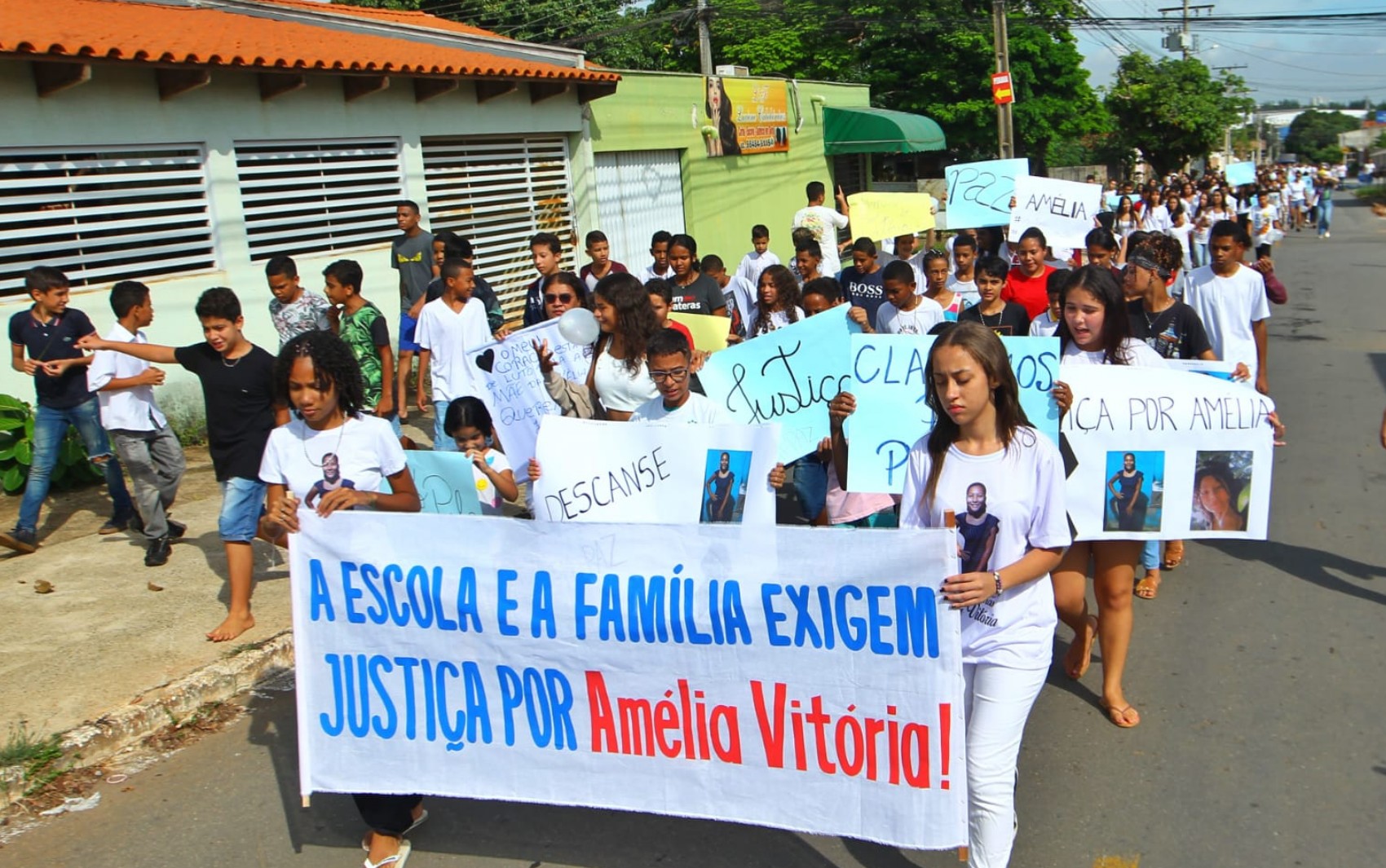 Caso Amélia Vitória: colegas e parentes fazem caminhada pedindo justiça pela morte de estudante que sumiu após sair de casa para buscar irmã em escola