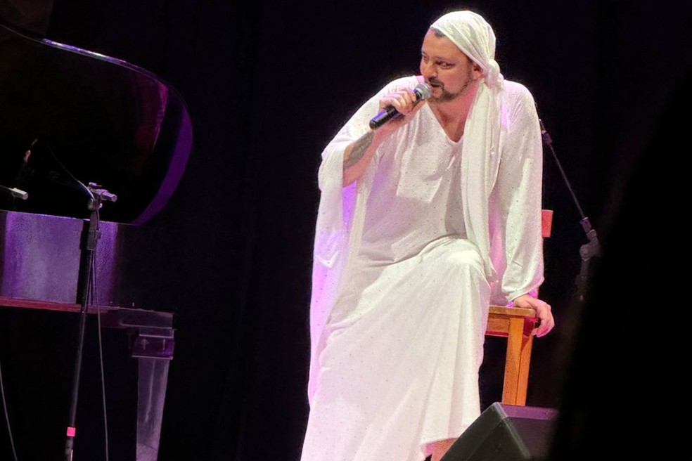 Conrado Pouza celebrou a cura da leucemia com um espetáculo no Teatro Guarany em julho deste ano — Foto: Ernandes Caires/TV Tribuna