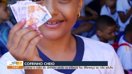 Ensinar o valor do dinheiro ainda na infância prepara a criança para o futuro