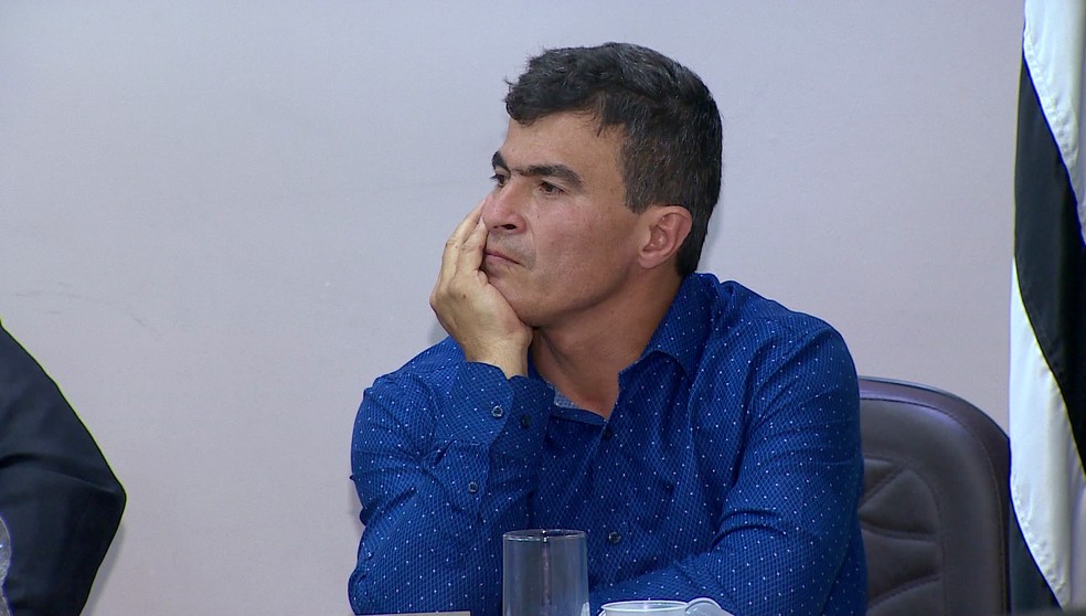 Prefeito de Martinópolis (SP), Marco de Freita (Republicanos), esteve presente na sessão extraordinária da Câmara Municipal — Foto: Reprodução/TV Fronteira