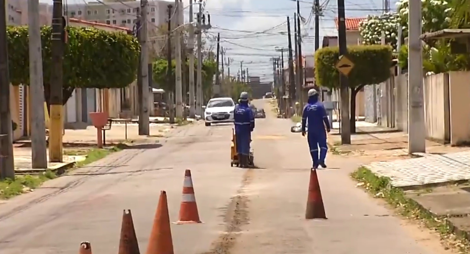 Avenida em Natal é interditada por um mês para obra de esgotamento sanitário; ônibus mudam rota