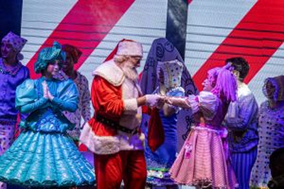 Peça "O Natal dos Brinquedos Mágicos" em cartaz no Shopping West Plaza — Foto: Divulgação