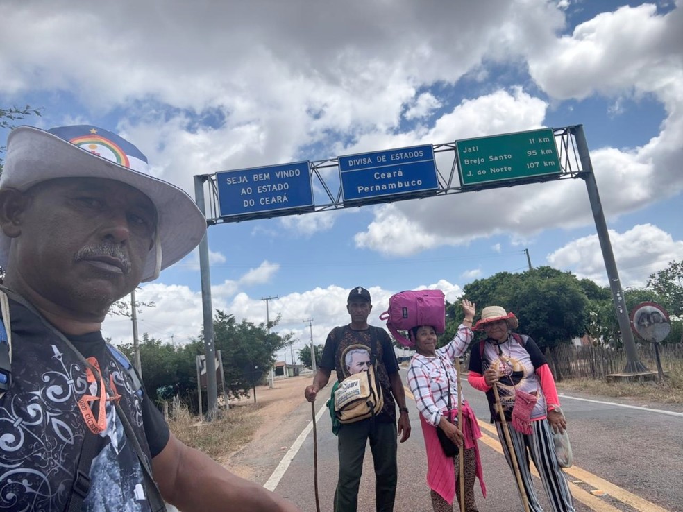 Quatro romeiros caminharam mais de 500 quilômetros de Pernambuco ao Ceará para a romaria de Padre Cícero — Foto: Arquivo Pessoal