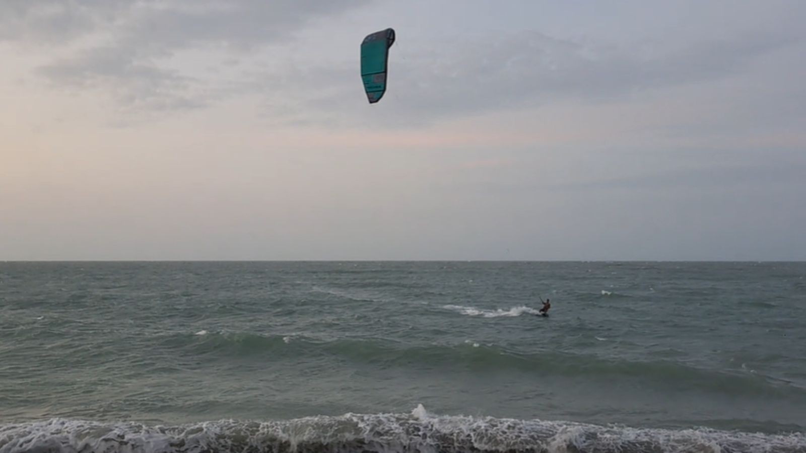 Turista belga morre afogado enquanto praticava kitesurf na praia de Barra Grande