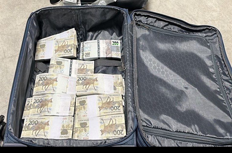 Dinheiro em mala: PF apreende mais de R$ 1,2 milhão no aeroporto de Brasília