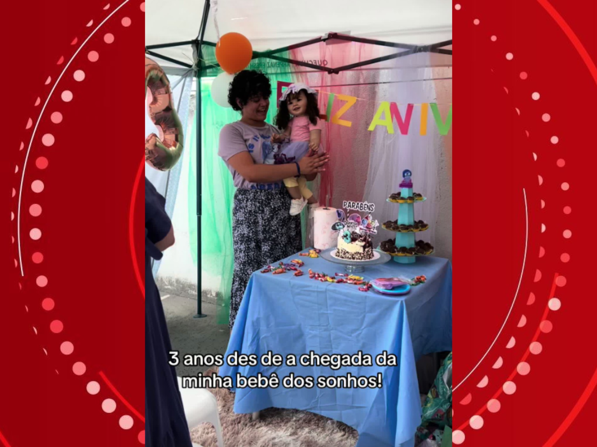 Jovem do Paraná viraliza com festa de aniversário para bebê reborn e é alvo de ataques nas redes: 'É o meu trabalho'