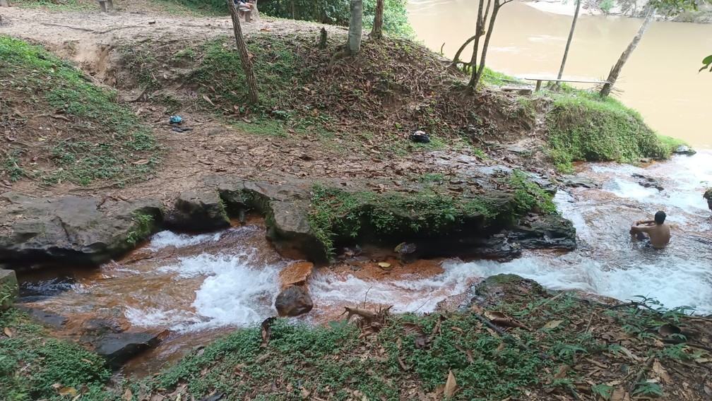 Buraco feito em busca de petróleo na Serra do Divisor é uma das principais atrações turísticas da região   — Foto: Tácita Muniz/g1