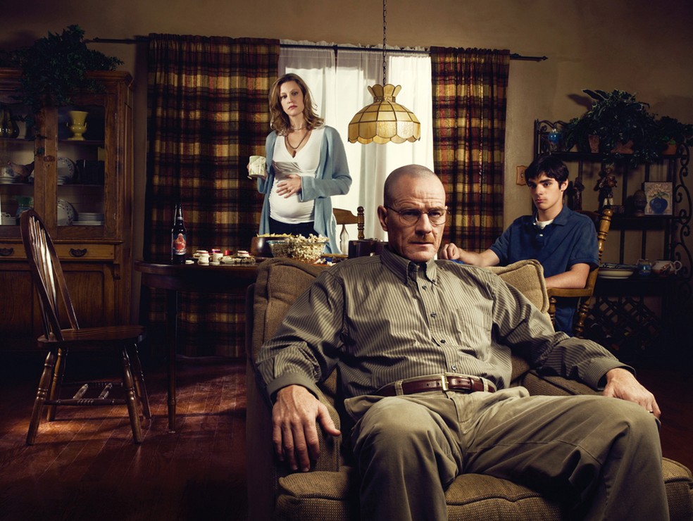 Foto de divulga&ccedil;&atilde;o da s&eacute;rie 'Breaking Bad', com RJ Mitte (&agrave; direita) e Bryan Cranston (no centro) &mdash; Foto: Divulga&ccedil;&atilde;o/AMC