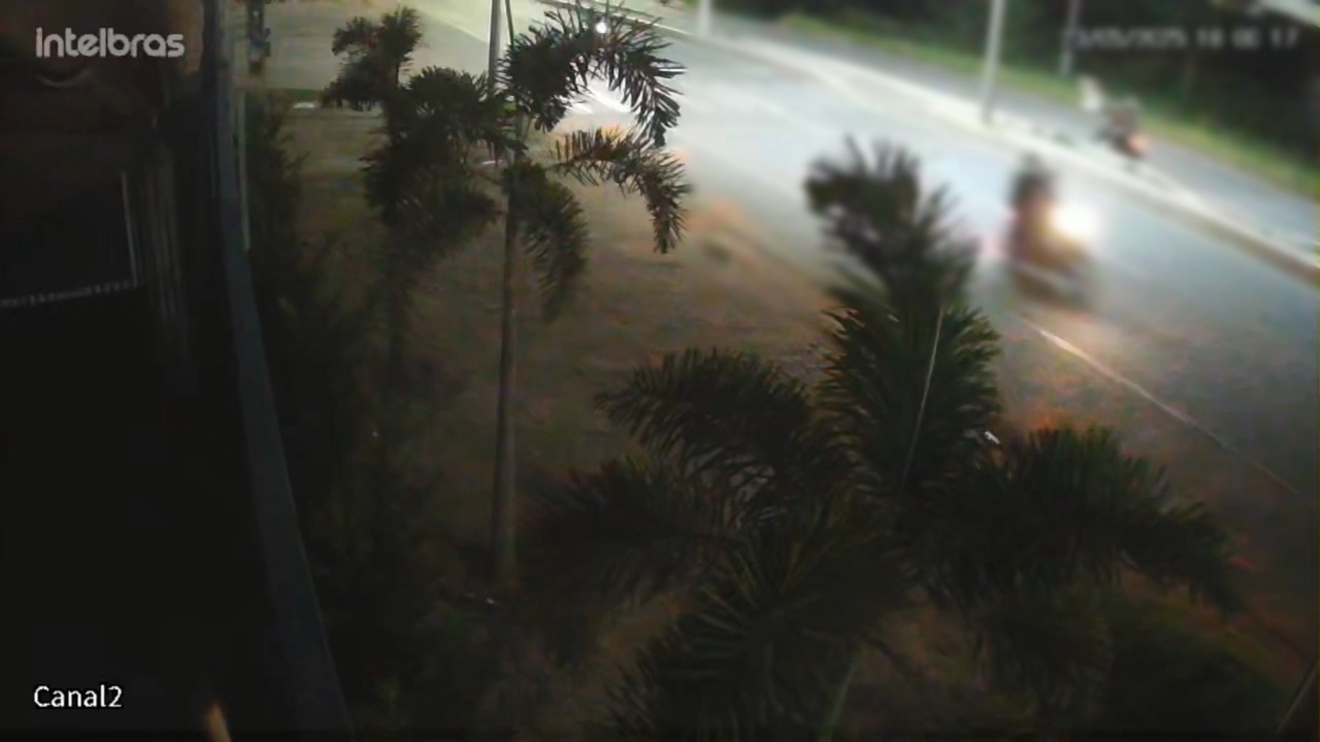 Vídeo: Idoso morre após ser atropelado por motociclista em faixa de pedestres no Ceará