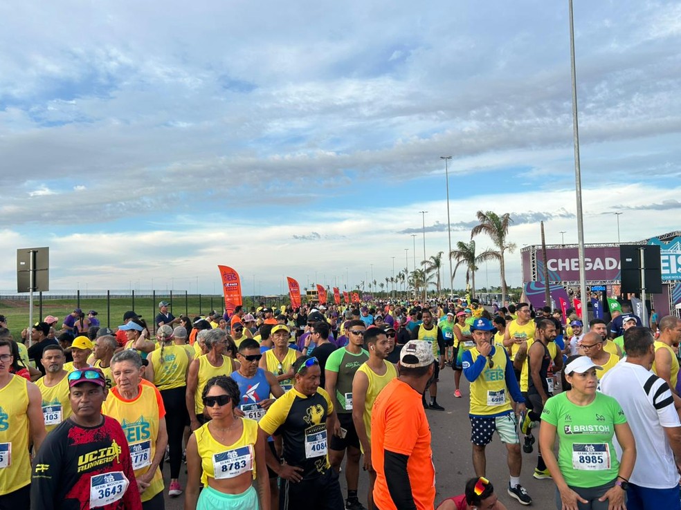 Primeiros atletas a chegarem na Corrida de Reis — Foto: Jolismar Bruno