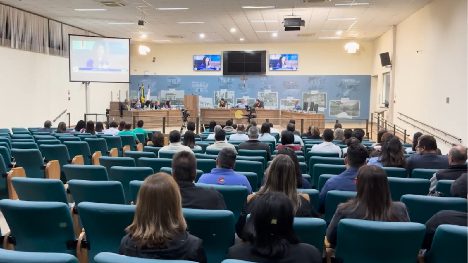 Câmara realizará audiências públicas sobre educação, segurança e desenvolvimento