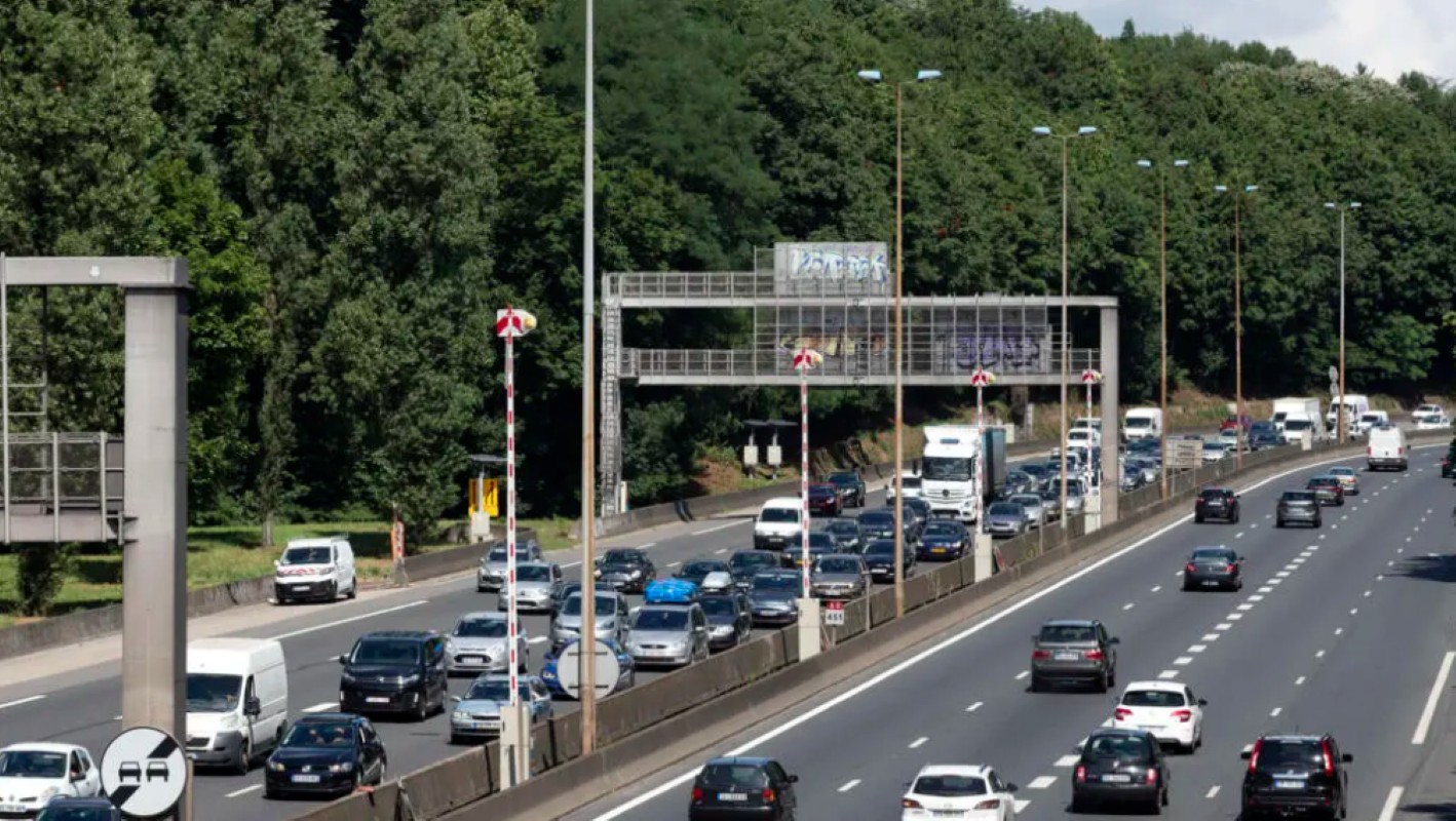 França vai suspender carteira de quem usar celular ao volante | G1