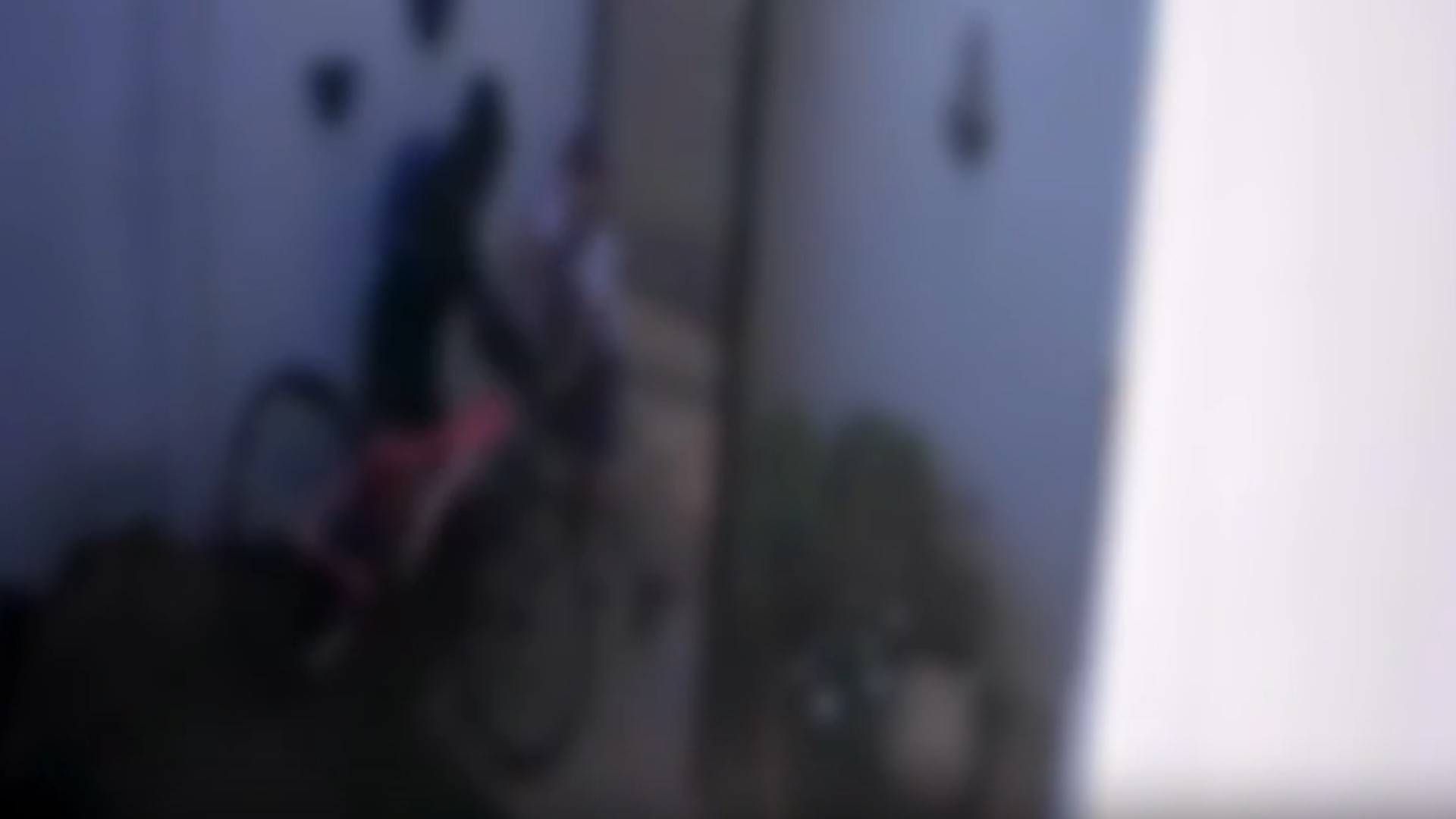 VÍDEO: Idosa reage e tenta impedir roubo de bicicleta em MG