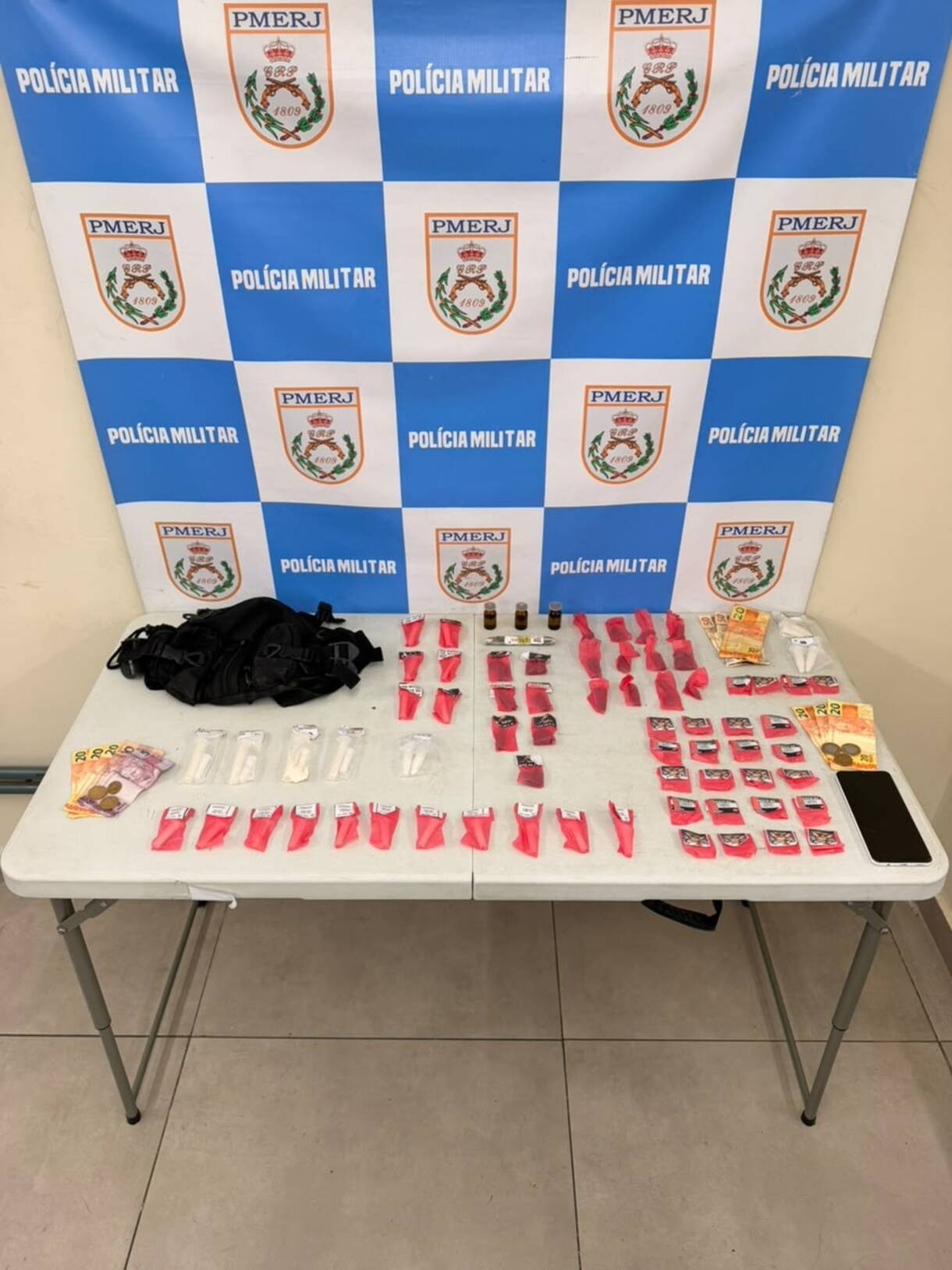 Dupla é presa com drogas em Volta Redonda 