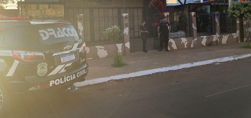 A loja alvo da operação manteve a comercialização das armas de calibre restrito — Foto: Divulgação Dracco