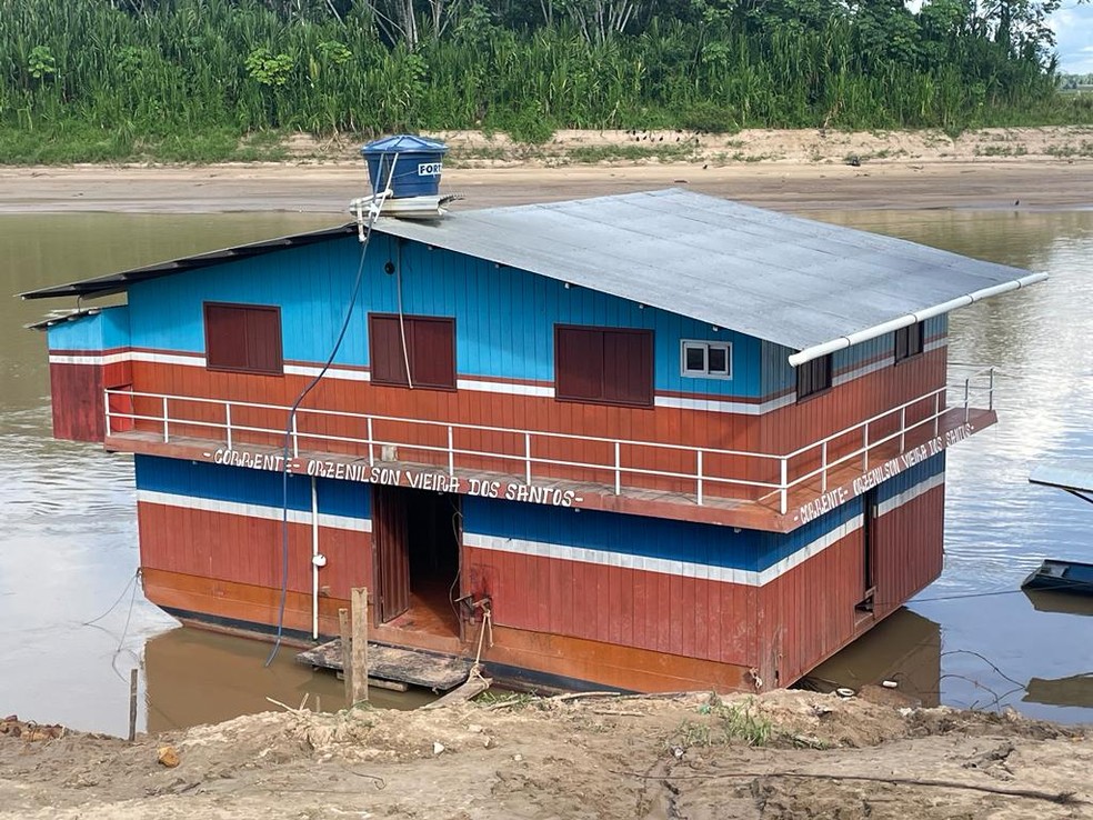 Casa flutuante de dois pisos será usada como oficina no interior do Acre — Foto: Arquivo pessoal