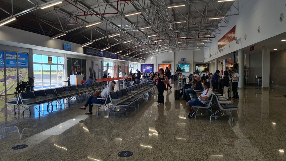 Sala de embarque do Aeroporto Tenente Coronel Aviador César Bombonato — Foto: João Ricardo Camilo/g1