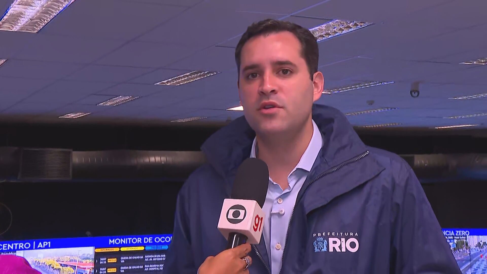Vendaval no Rio surpreende e causa danos extensivos