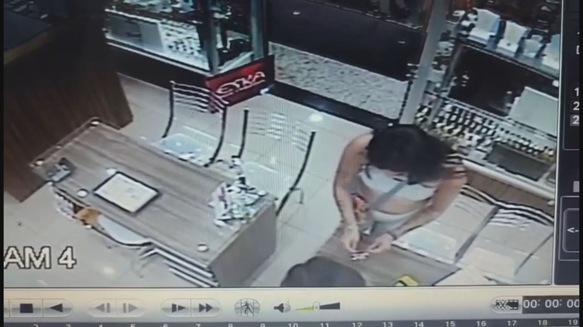 Professora é presa pela terceira vez por furto de cartões no DF; veja detalhes