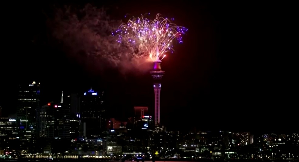 Nova Zelndia d as boas-vindas a 2025 com exibio de fogos na Auckland Sky Tower  Foto: REUTERS/Reproduo