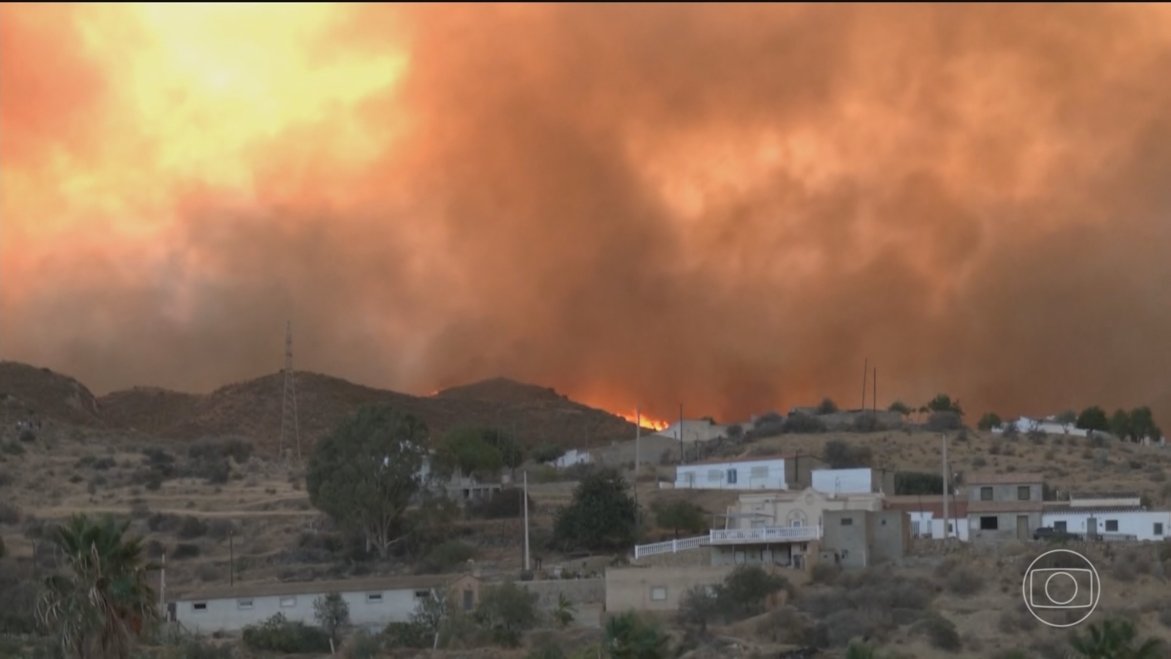 Sul da Espanha enfrenta o incêndio mais letal já registrado na região: 12 pessoas morreram; dezenas estão desaparecidas