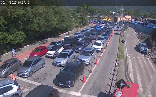 Travessia de balsa entre Ilhabela e São Sebastião tem longo tempo de espera neste domingo (30)