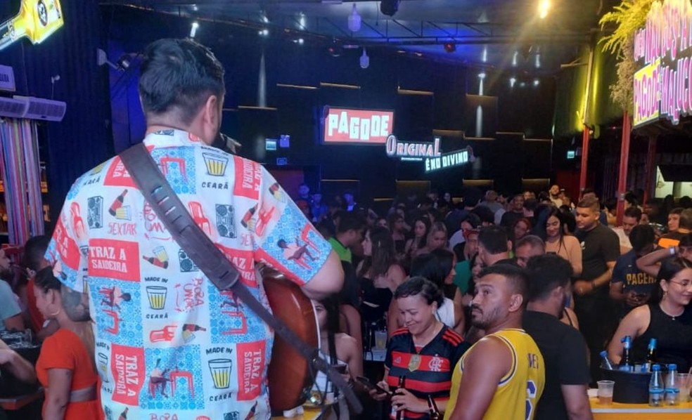 Músico amazonense conhecido como "Dubarranco" em show momentos antes de ser baleado, em Manaus. — Foto: Divulgação