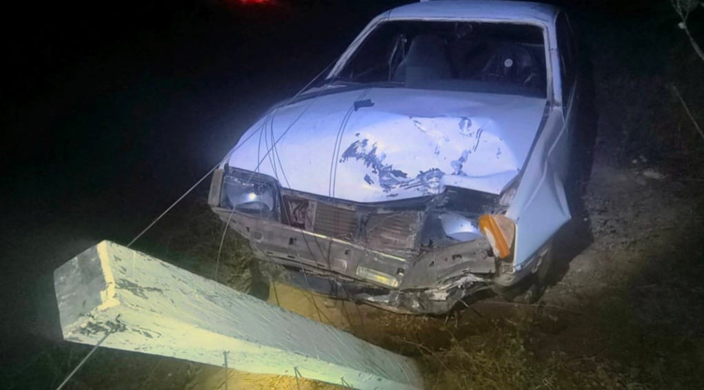 Motorista abandona carro e foge após bater de frente com moto e matar mulher em Porteirinha, diz PM