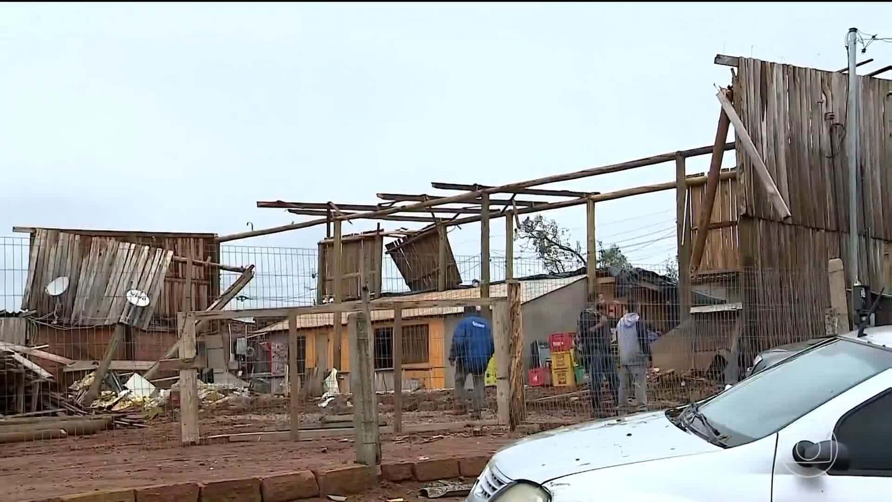 Forte tempestade de granizo causa prejuízos na região metropolitana de Porto Alegre 