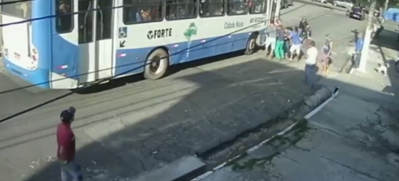 Como chegar até Fofinho Rock Club (Fofinho Rock Bar) em Belém de Ônibus,  Metrô ou Trem?