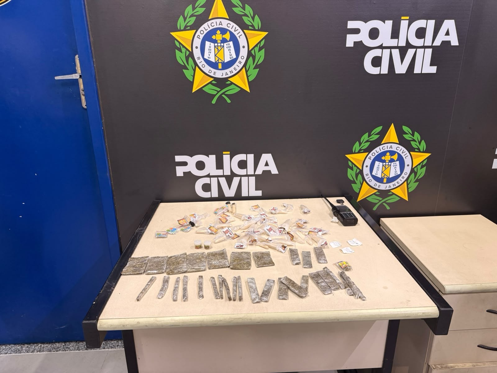 Dois adolescentes são apreendidos por suspeita de tráfico de drogas em Angra dos Reis