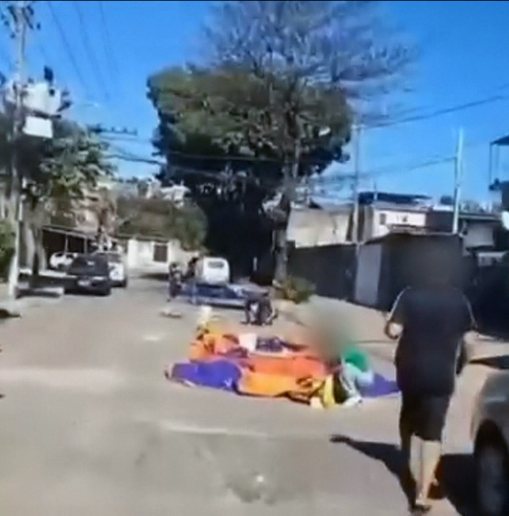Bomba explode em festa de rua em Cordovil e fere 2 crianças; moradores denunciam ataque por drone