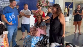 Família foi acompanhar a alta dos últimos sêxtuplos de Colatina — Foto: Heriklis Douglas/ TV Gazeta