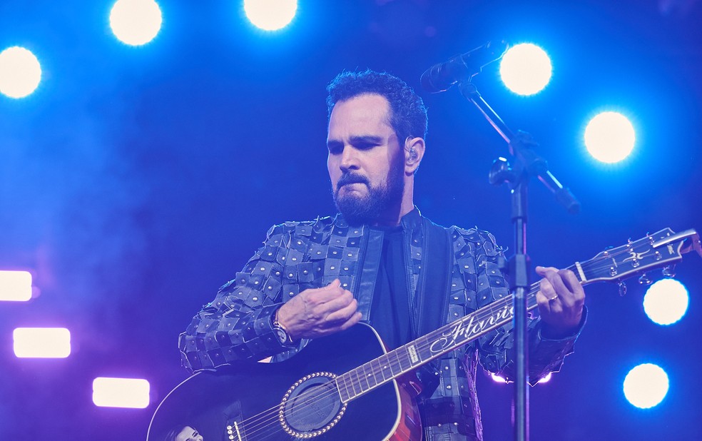 Luciano, da dupla com Zezé, durante apresentação na Festa do Peão de Barretos — Foto: Érico Andrade /g1