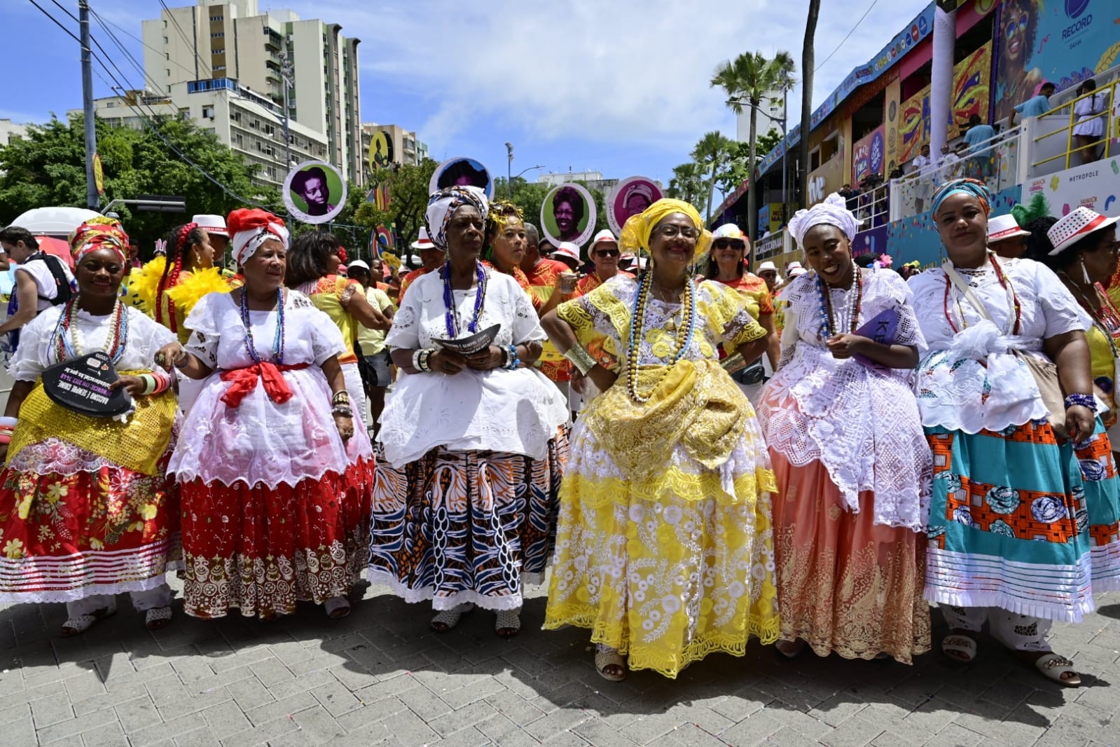 FOTOS: confira imagens do carnaval de Salvador nesta segunda-feira
