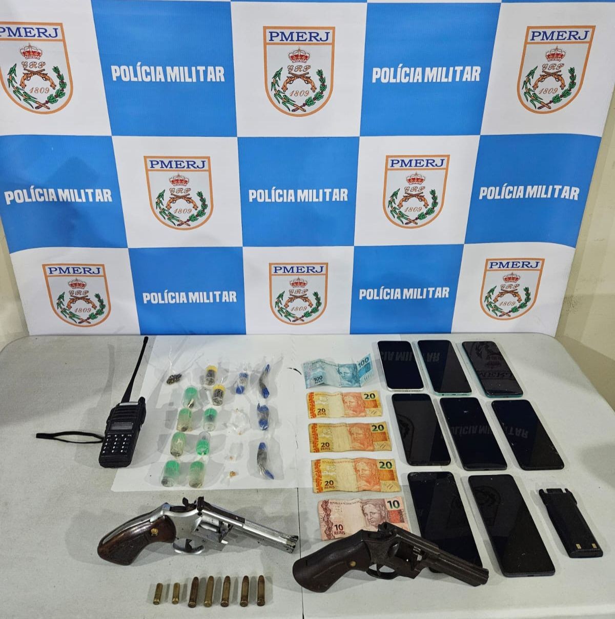 Dois homens são presos com drogas e armas em Volta Redonda
