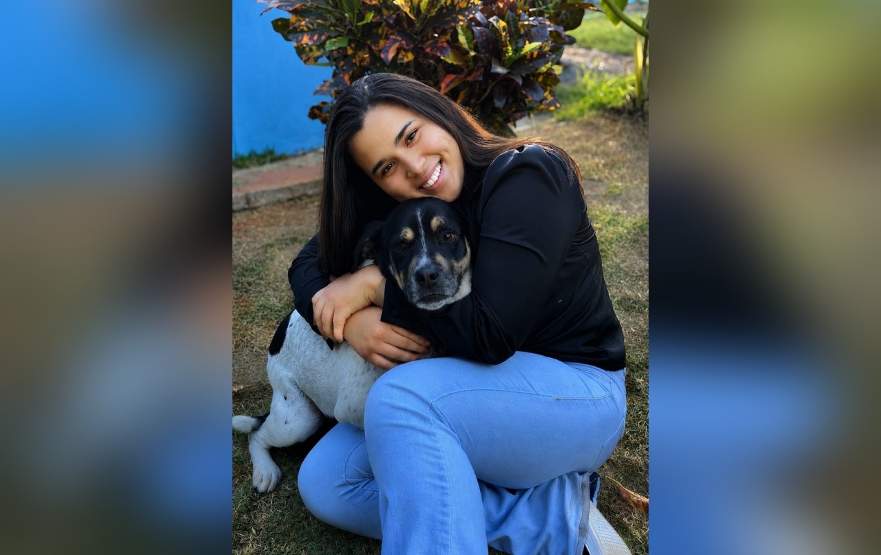 Cão idoso encontrado em rodovia é adotado após quatro anos vivendo em abrigo no interior de SP: ‘Me encantou', diz tutora