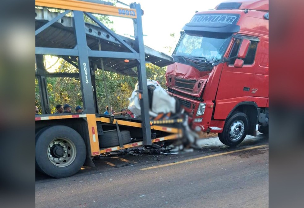 2 de 2
Acidente ocorreu na tarde desta ter&ccedil;a-feira (11) &mdash; Foto: Reprodu&ccedil;&atilde;o/Tv Anhanguera