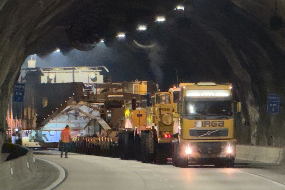 Carreta com carga gigante de transformador de 138 metros começa operação até porto de São Sebastião