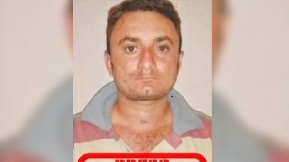 O homem, que reagiu após receber voz de prisão, foi preso e encaminhado à Depol de Manhuaçu (MG), para as providências cabíveis. — Foto: Divulgação/PRF