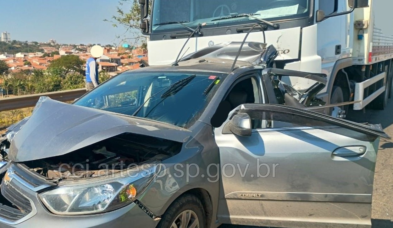Acidente entre dois carros e caminhão deixa um morto na Washington Luís em Rio Claro
