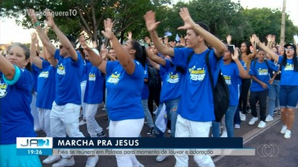 Fiéis de reúnem em Palmas durante a Marcha para Jesus