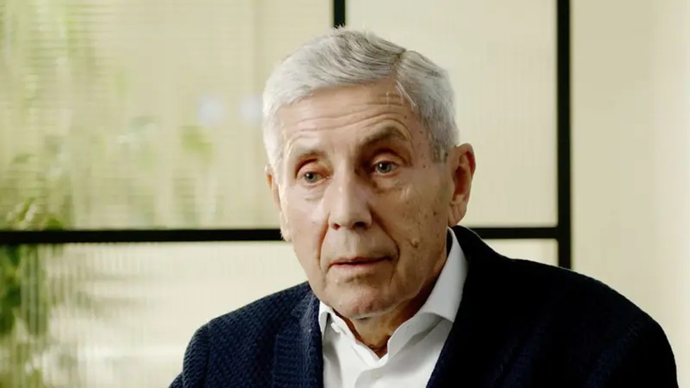 Stuart Rose disse que as práticas de trabalho regrediram desde a pandemia de covid-19 — Foto: BBC