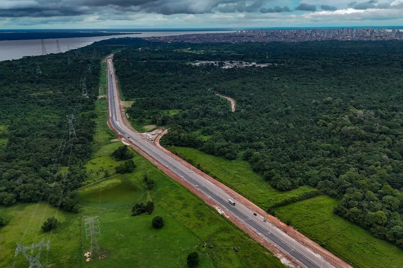 Avenida Liberdade sofre interdição após trecho ceder na Grande Belém​‌​