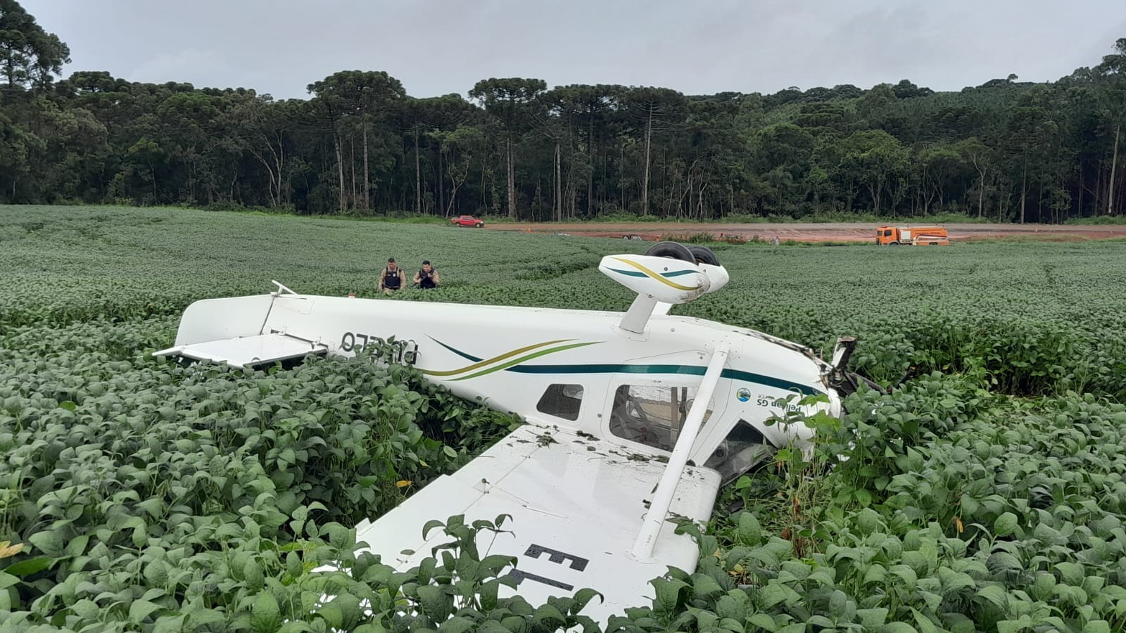 Avião de pequeno porte cai no interior do Paraná, diz Corpo de Bombeiros