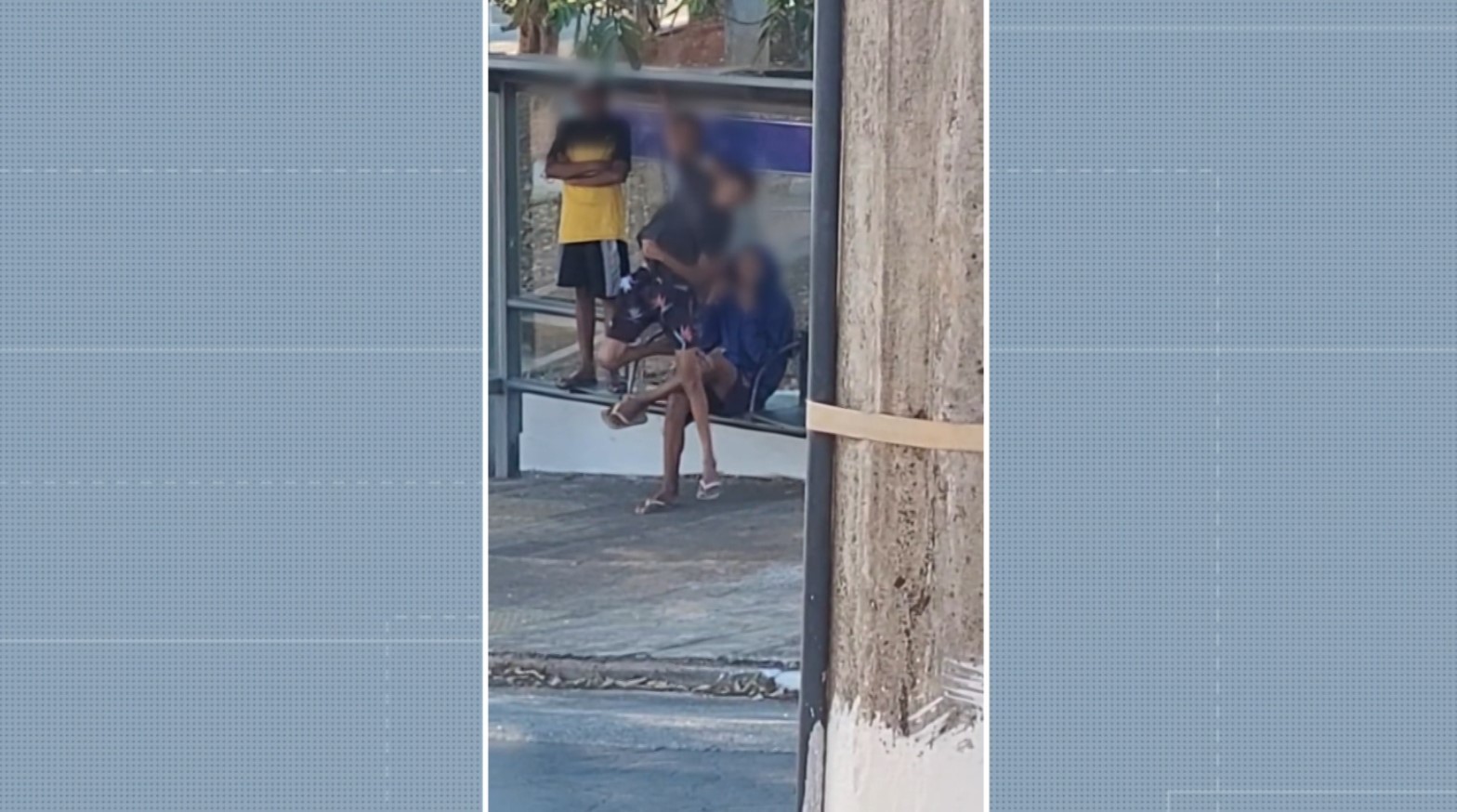 Adolescentes vandalizam ponto de ônibus em Campinas